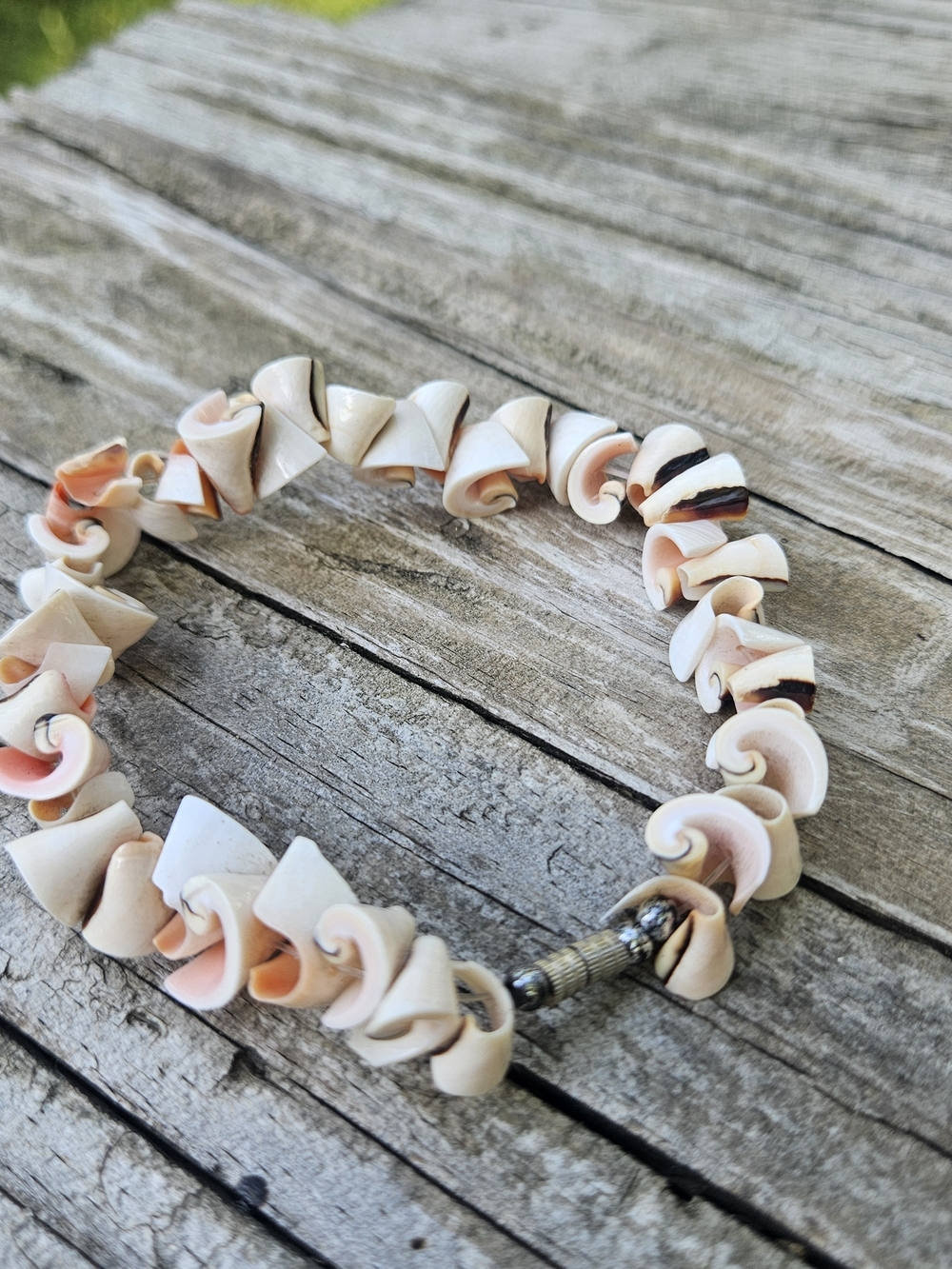 Shell Spiral Bead Bracelet - Cream & Pink